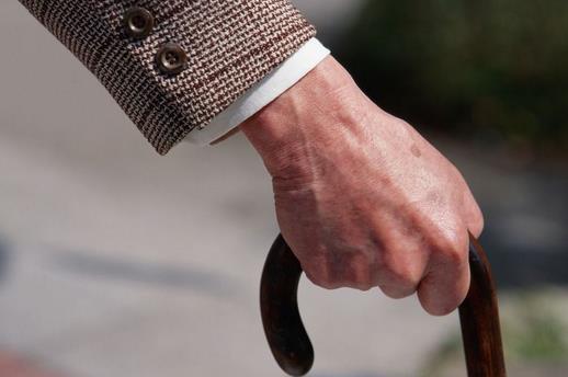 如何为老人选择合适的拐杖